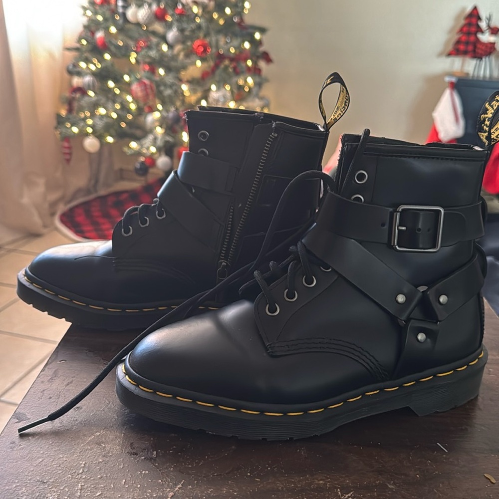 Dr Martens size 7youth